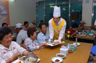 군수님 복지관 자원봉사 22번째 사진