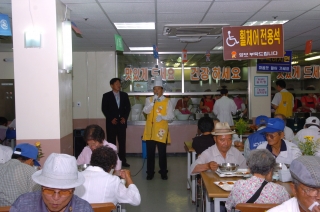 군수님 복지관 자원봉사 27번째 사진