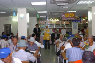 군수님 복지관 자원봉사 29번째 사진