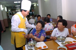 군수님 복지관 자원봉사 33번째 사진