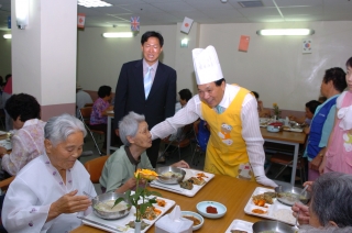 군수님 복지관 자원봉사 35번째 사진