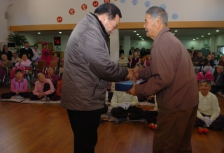 2010년 정부연말 선물 전달식 2번째 사진