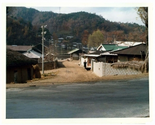 길가 옆 마을 3번째 사진