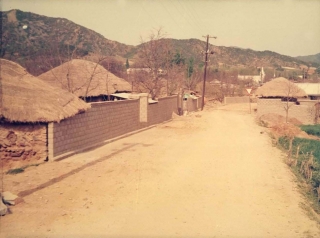 길가 옆 마을 34번째 사진