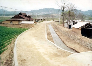 길가 옆 마을 35번째 사진