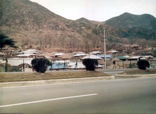 길가 옆 마을 36번째 사진